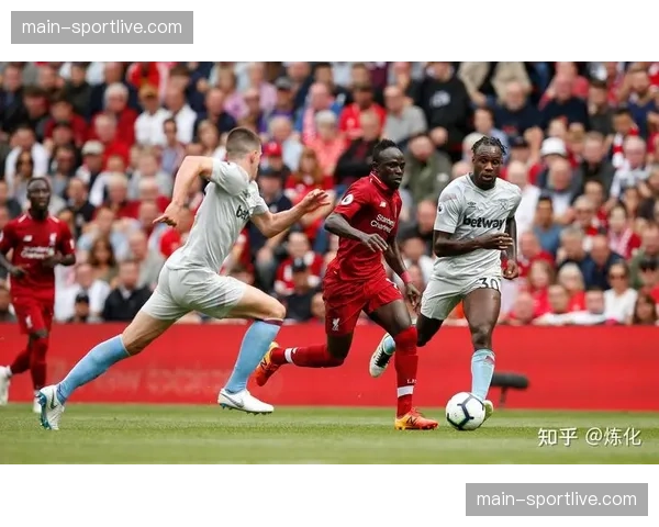 西汉姆联官方宣布与主力门将完成续约，其本赛季扑救成功率排名联赛第四