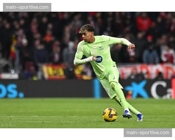 从争议到救赎:解析巴萨小将亚马尔在生死战中的关键作用 从争议到救赎:解析巴萨小将亚马尔在生死战中的关键作用